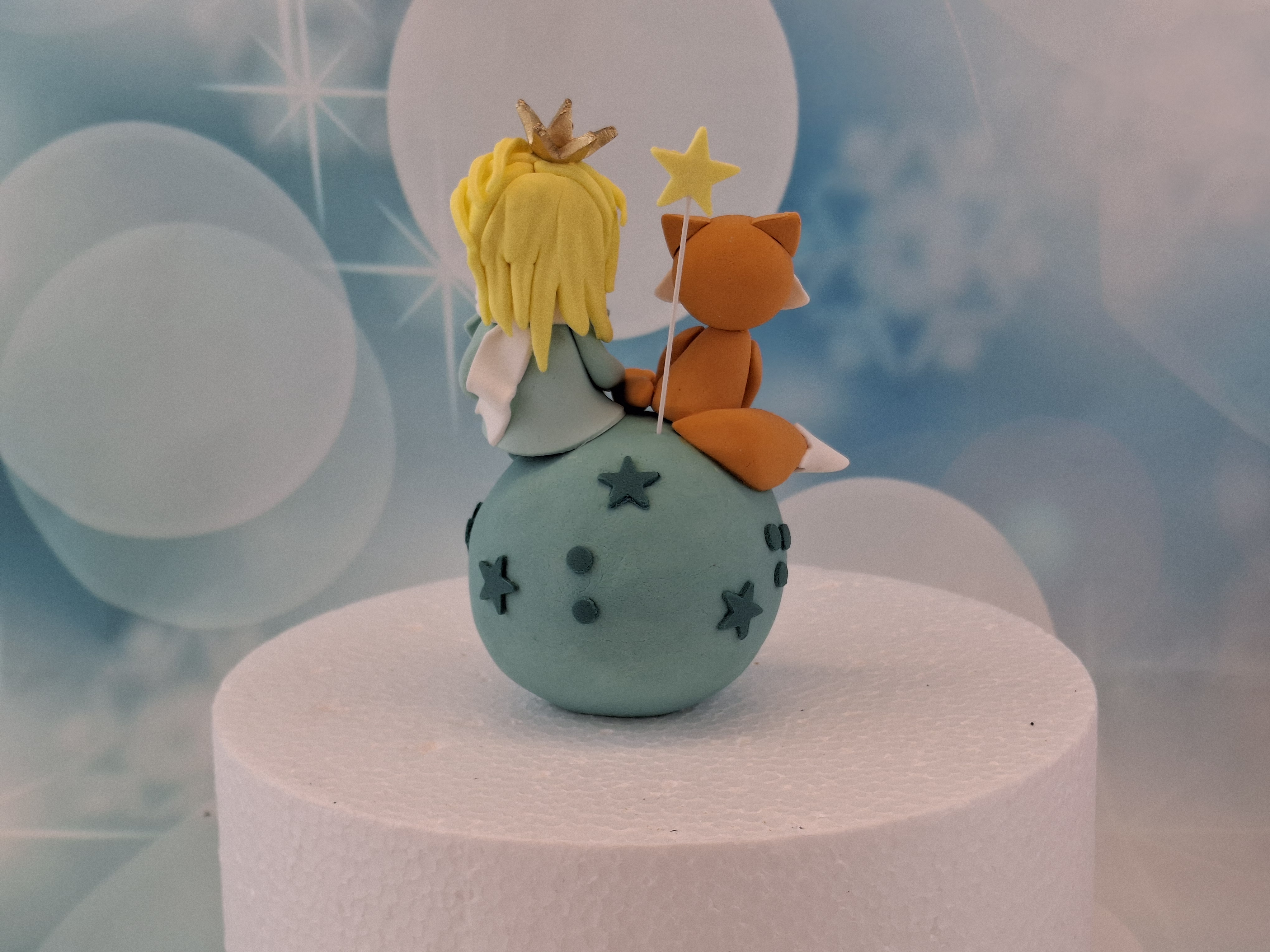 Tortentopper „Der kleine Prinz & Fuchs auf Weltkugel“ – Handgefertigte Figur