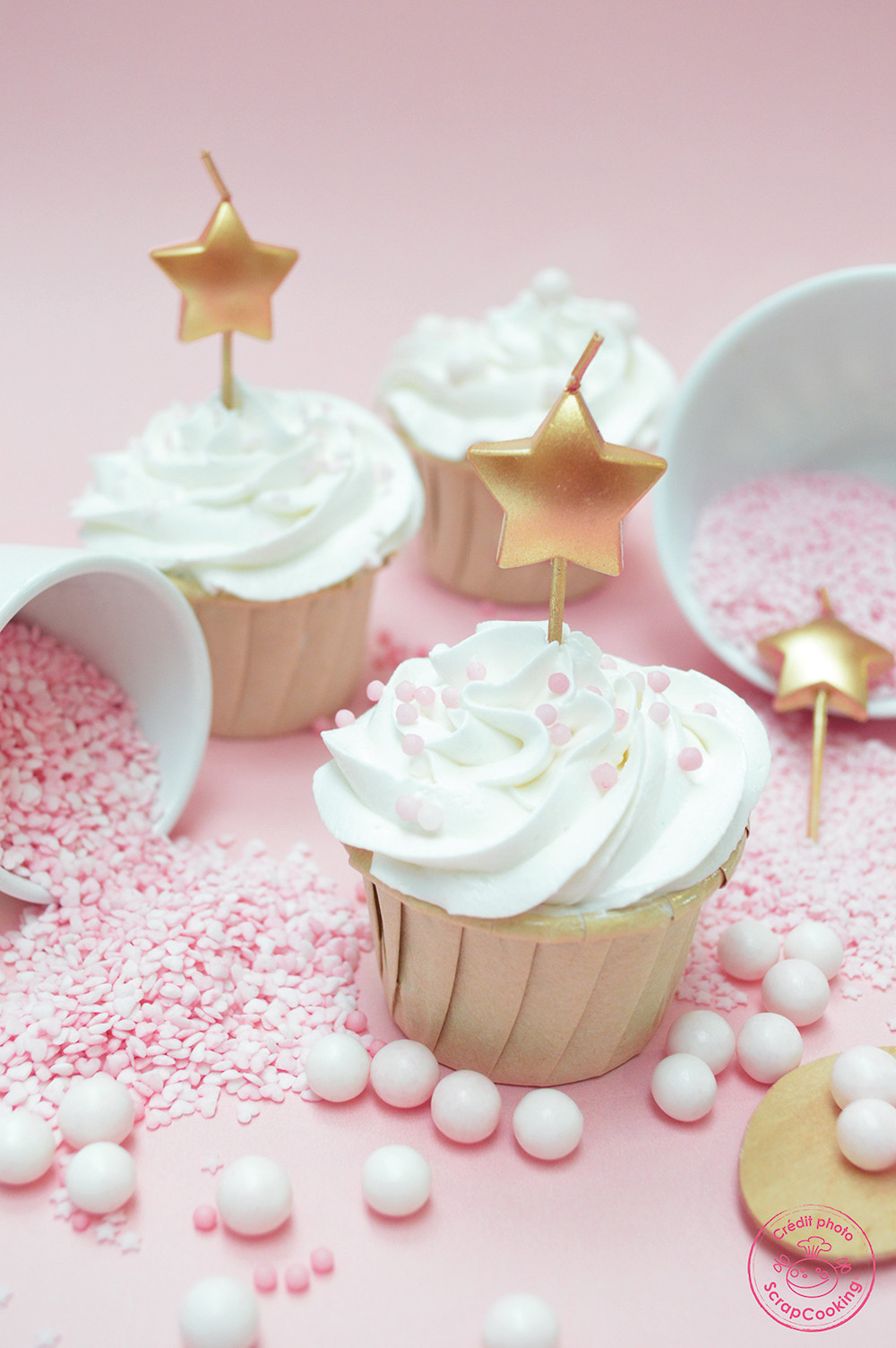 Zuckerstreusel in Rosa für elegante Tortendekorationen