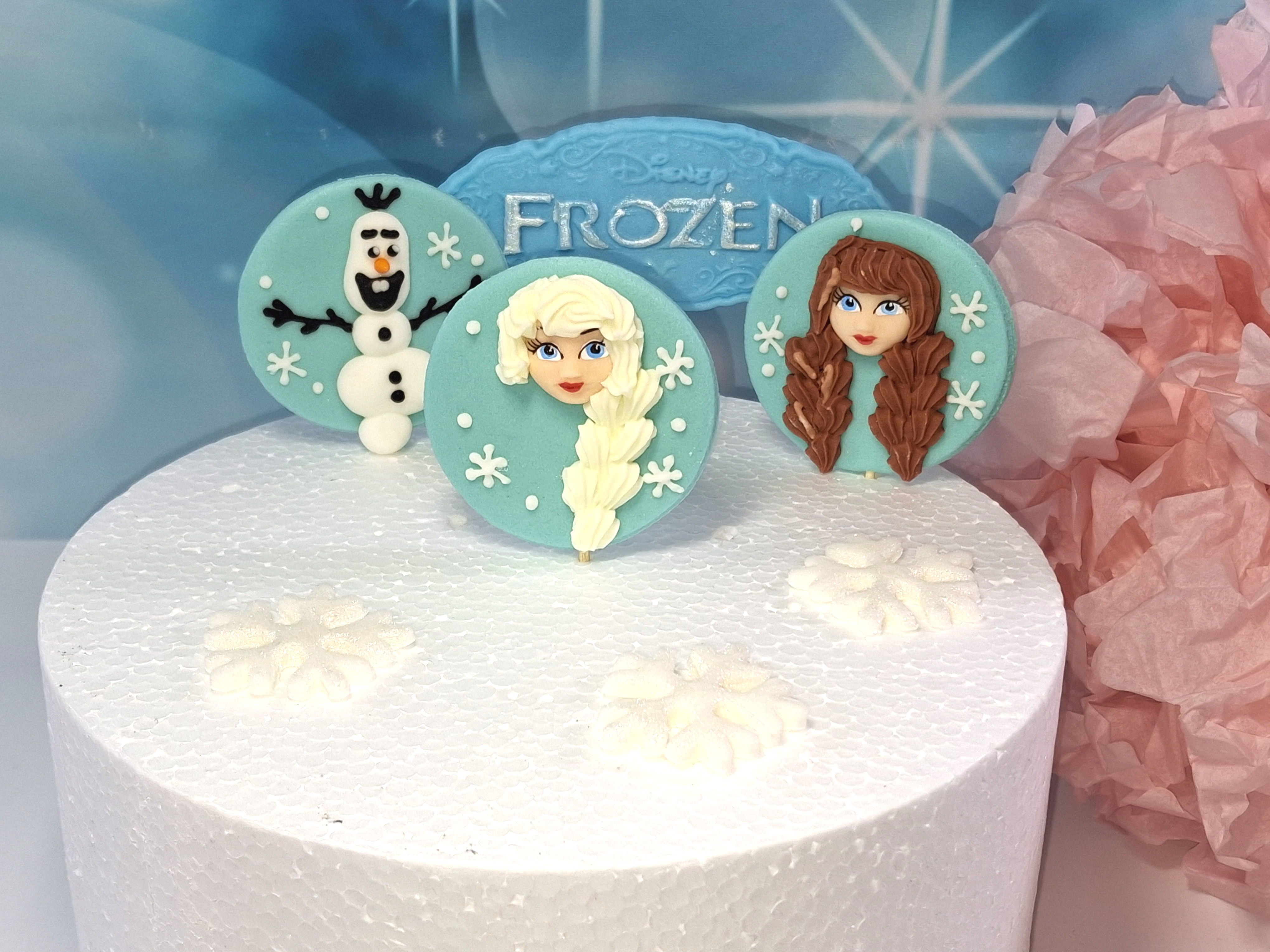 Frozen Tortendeko Set – Zuckerdekoration "Frozen" (Elsa, Anna, Olaf & Schneeflocken)