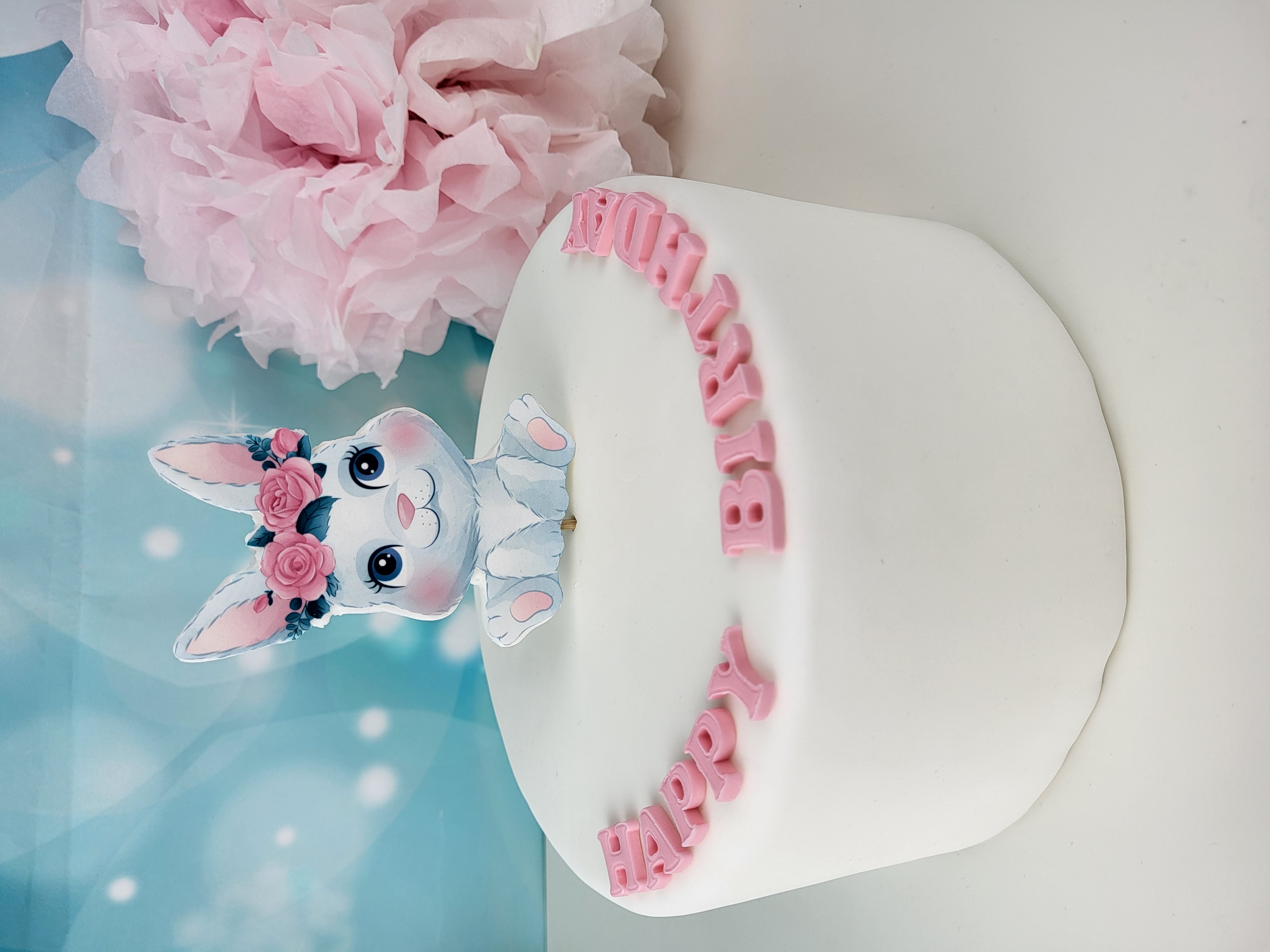 Cake Topper Hase mit Blumenkranz – liebevolle Tortendekoration für Ostern & Feiern