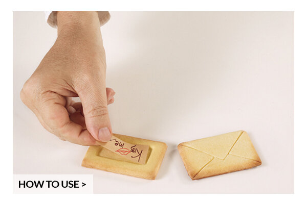 SURPRISE – Ausstecher in Briefumschlag-Form + 80 Zettelchen 