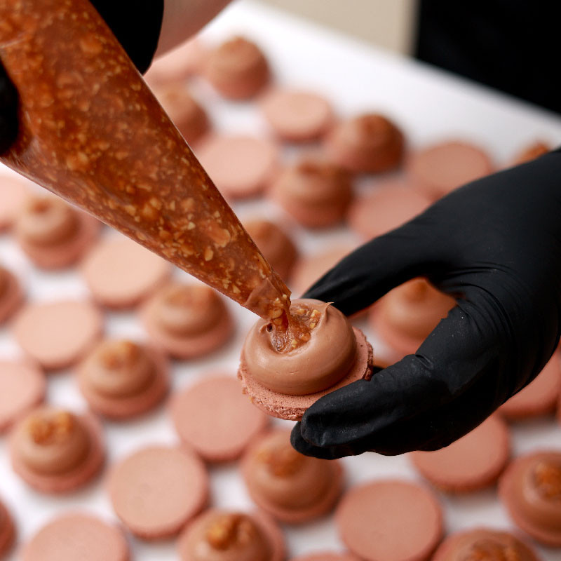 Schokoladen-Karamell-Füllung mit Keksstückchen 200 g – Knusprige Pralinen- & Dessertfüllung Schokoladen-Karamell-Füllung mit Keksstückchen 200 g – Knusprige Pralinen- & Dessertfüllung
