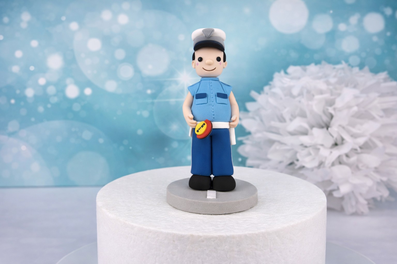 Tortenfigur Polizist XXL – Handgefertigte Polizei-Tortendekoration für Kindergeburtstag & Themen-Torten