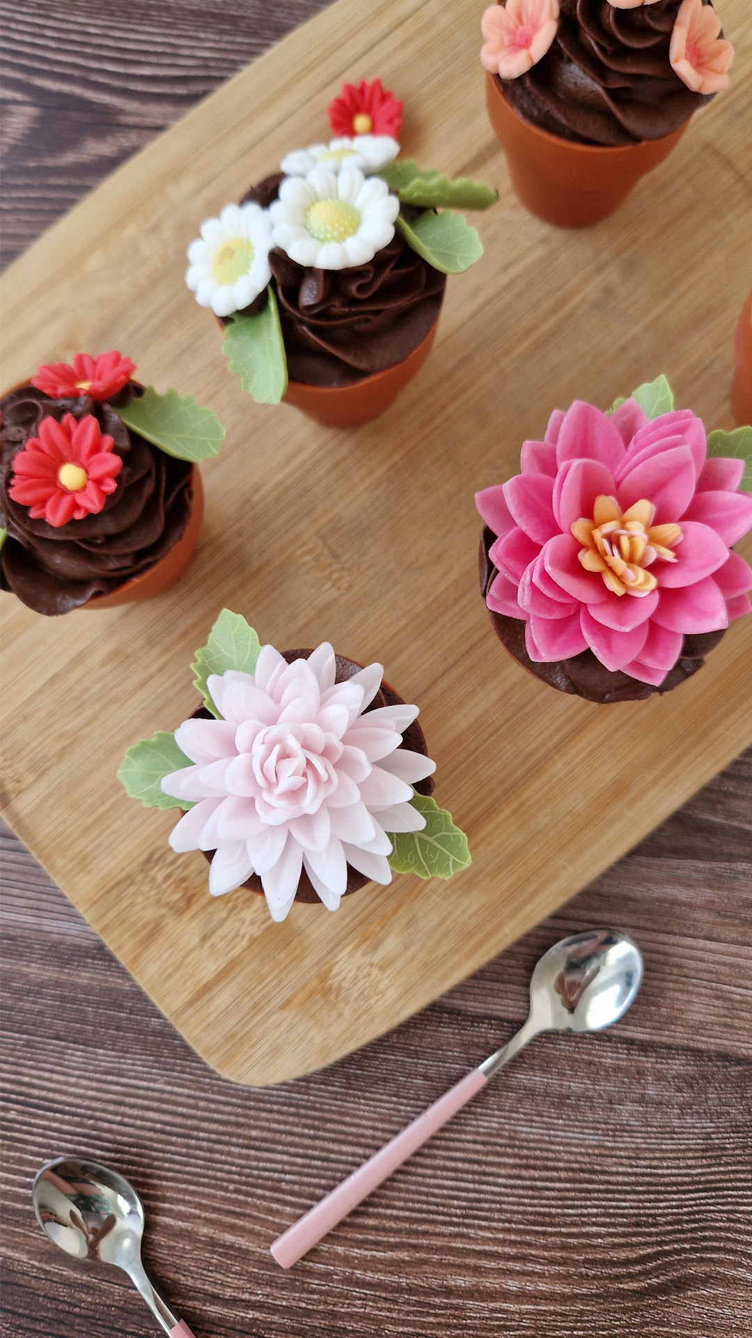 🪴 Essbare Blumentöpfe aus Schokolade – Cupcake & Cake Deko (VE 14 Stück)