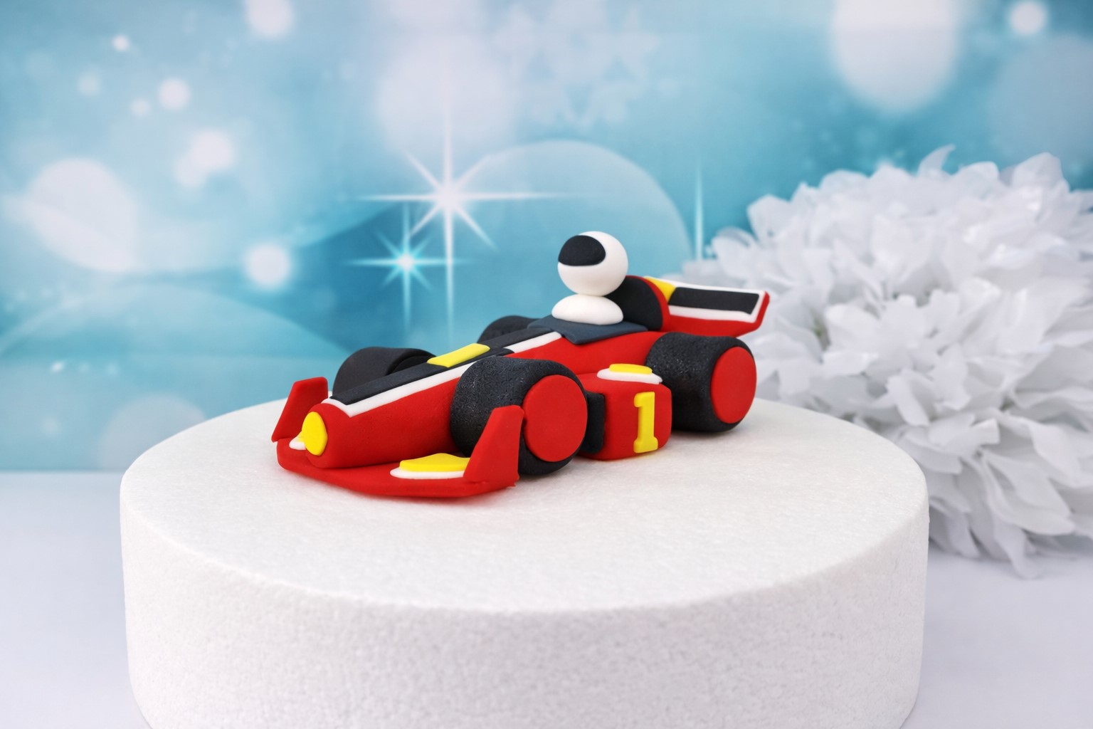 Tortenfigur Rennauto XXL – große Tortendekoration für Rennsport- & Geburtstagstorten