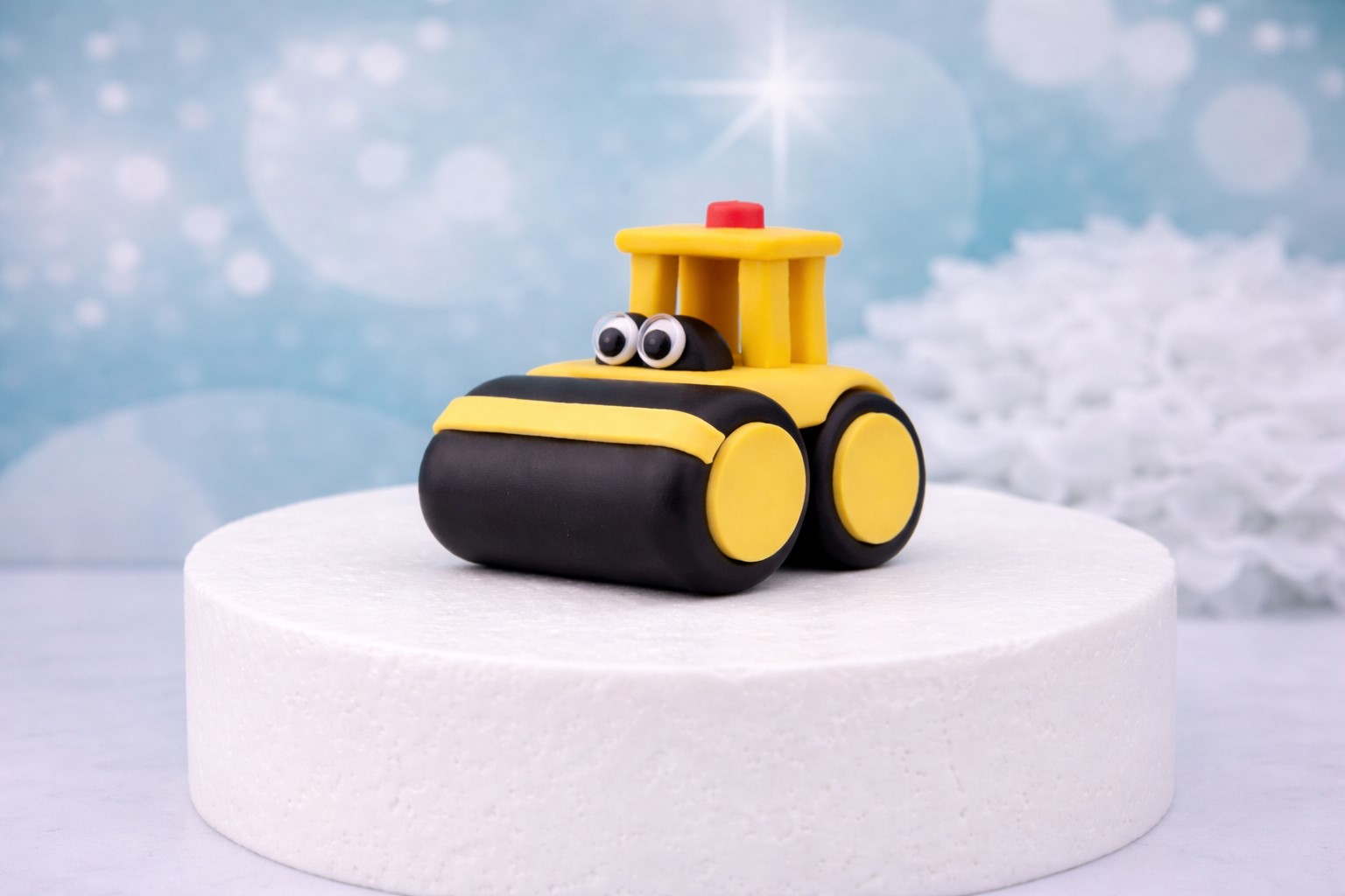 Tortenfigur Walze XXL aus Zuckermasse – hochwertige Tortendekoration für Baustellen- & Themen-Torten