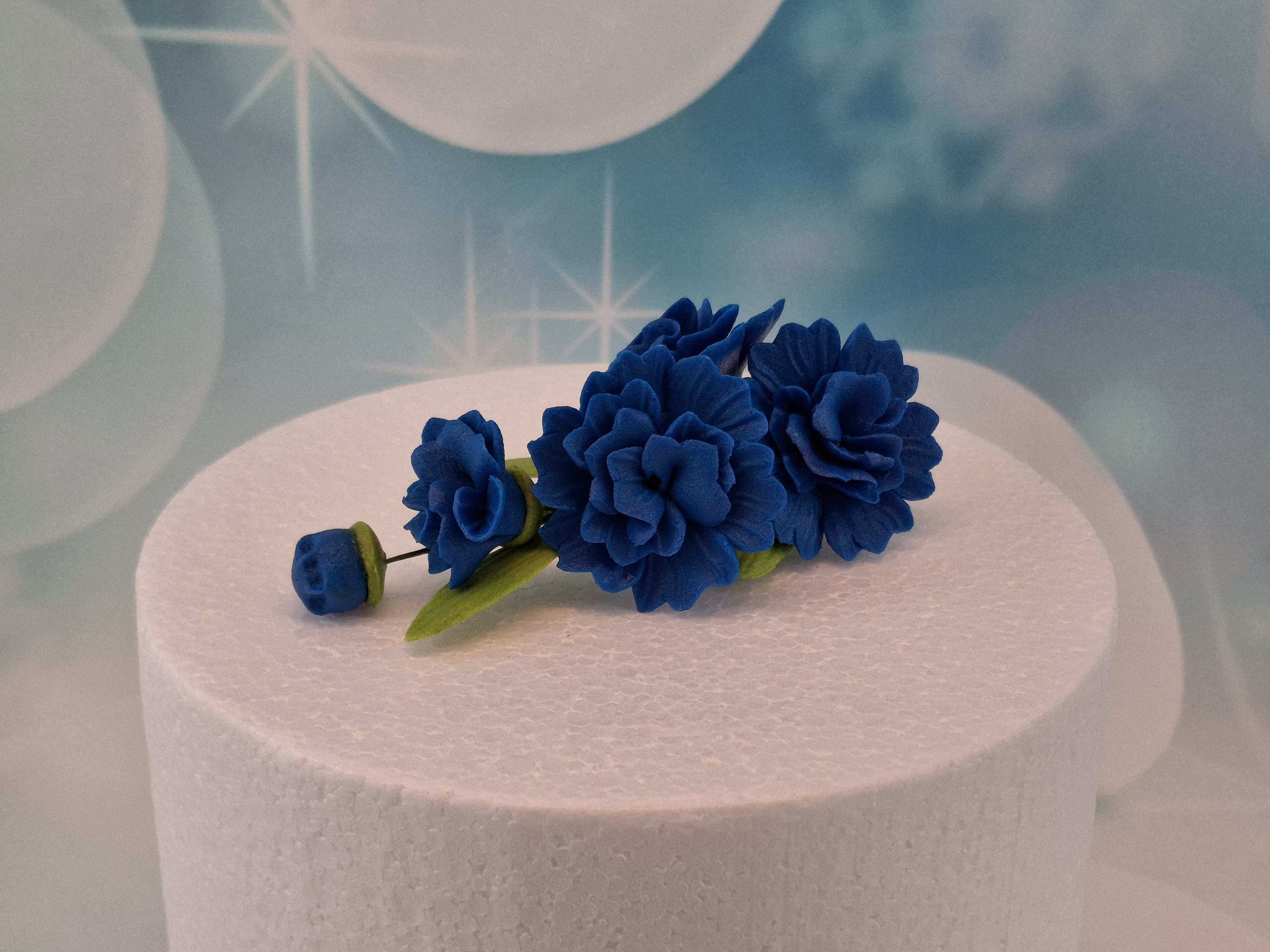 Zuckerblumen Bouquet – Kornblumen Blau mit Blättern – Handgemacht
