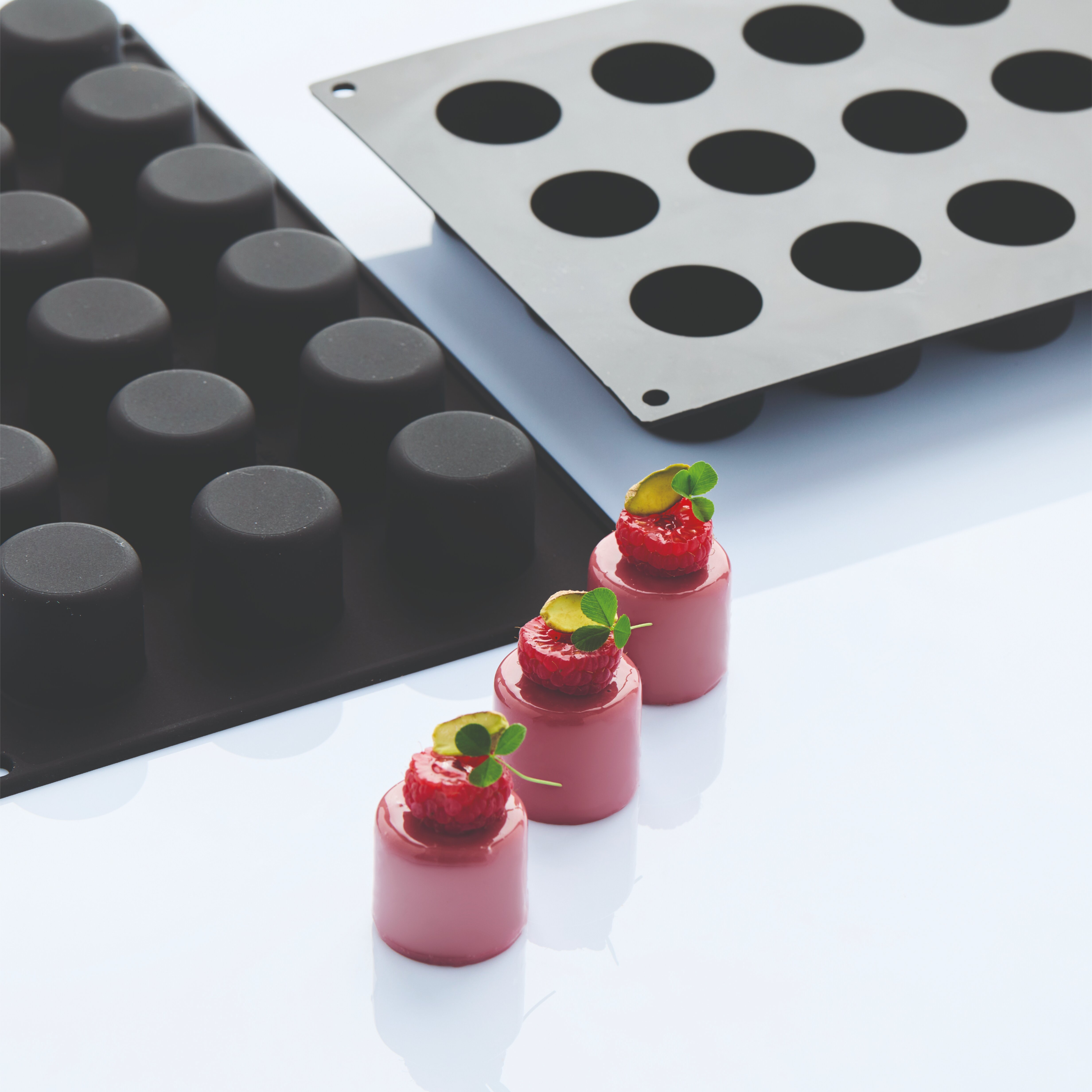 Martellato Dot Silikonform BlackSil Zylinder für 18 Monoporzionen Dessertform