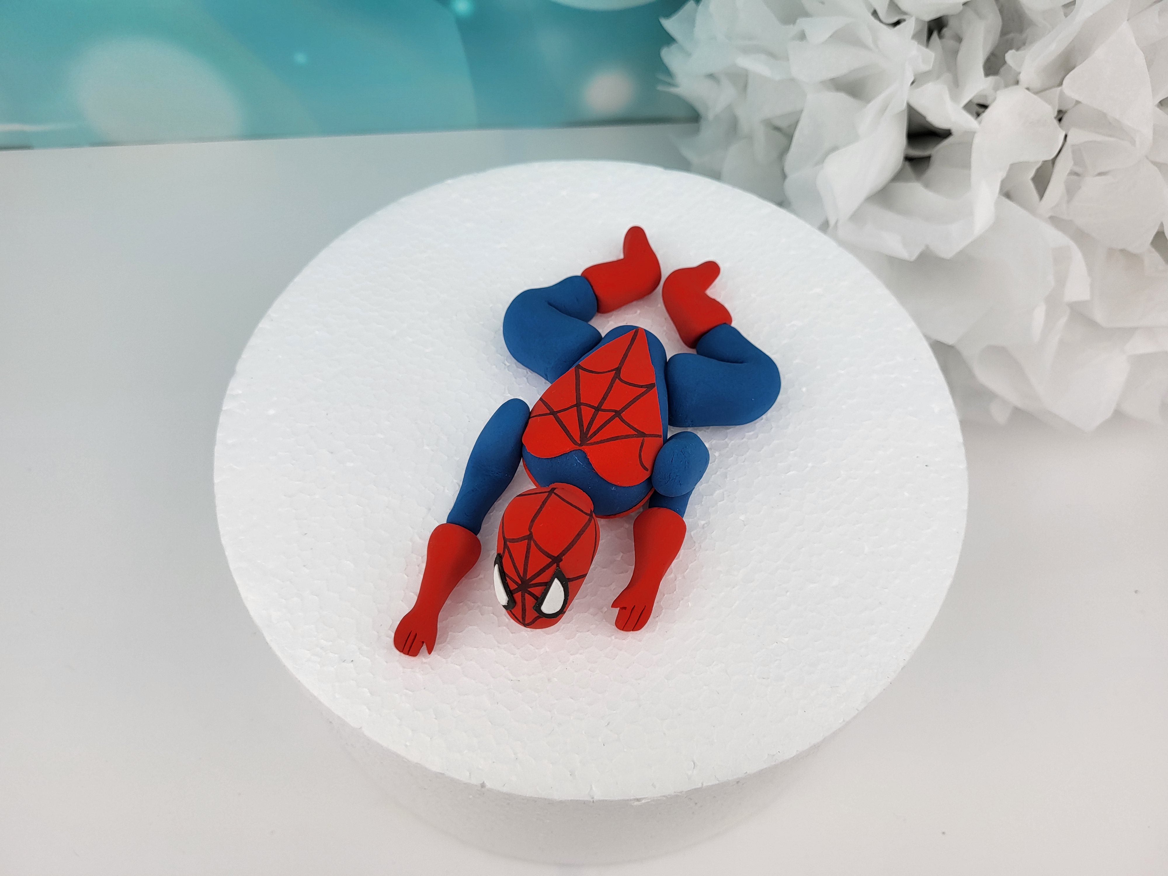 Tortenfigur Spiderman liegend Tortenfigur Spiderman liegend