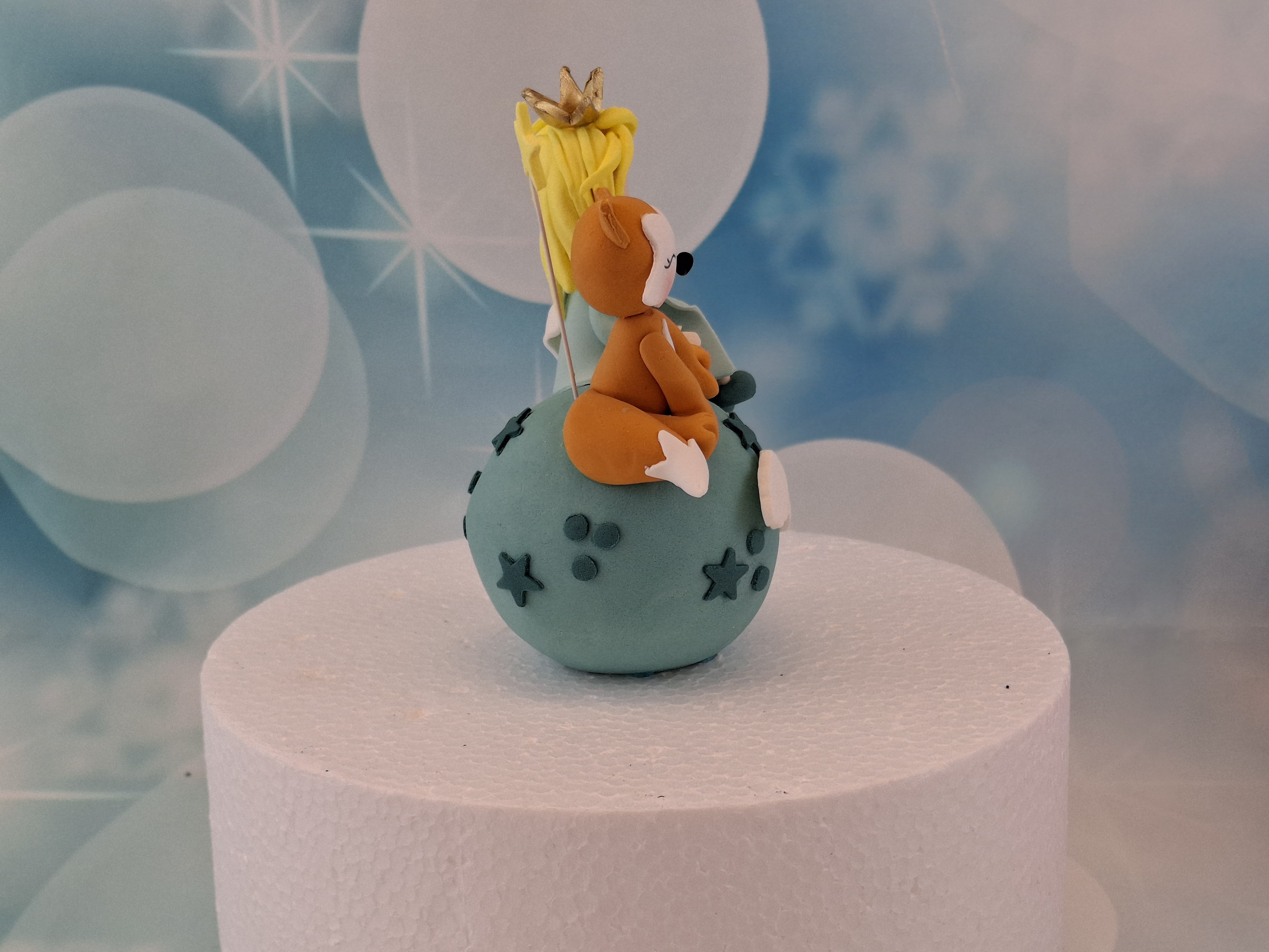Tortentopper „Der kleine Prinz & Fuchs auf Weltkugel“ – Handgefertigte Figur