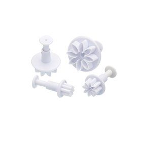 Weisses Backzubehör vor transparentem Hintergrund