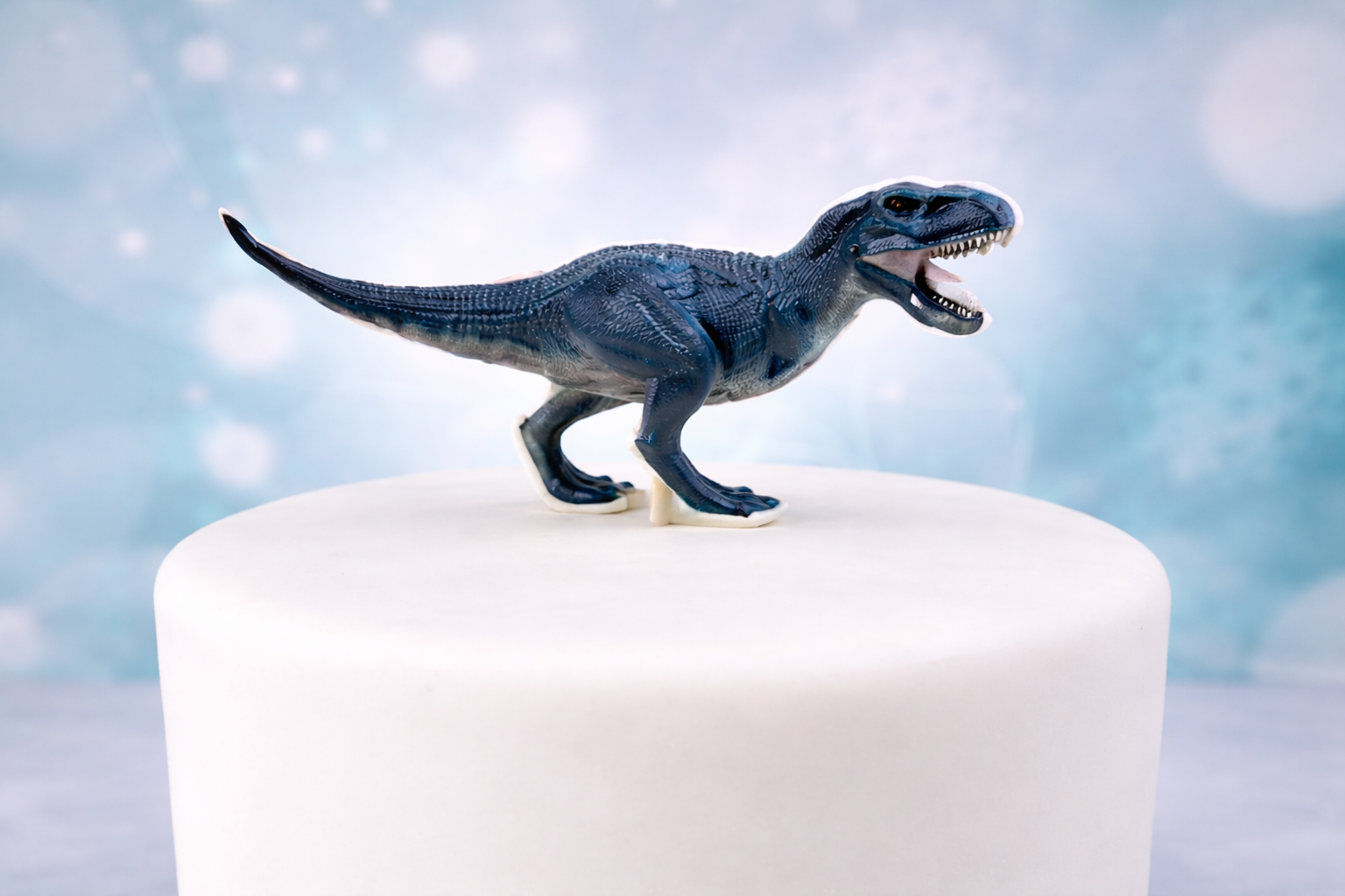 Cake Topper Dinosaurier – Handgefertigter Tortendekor in Dinosaurier-Design