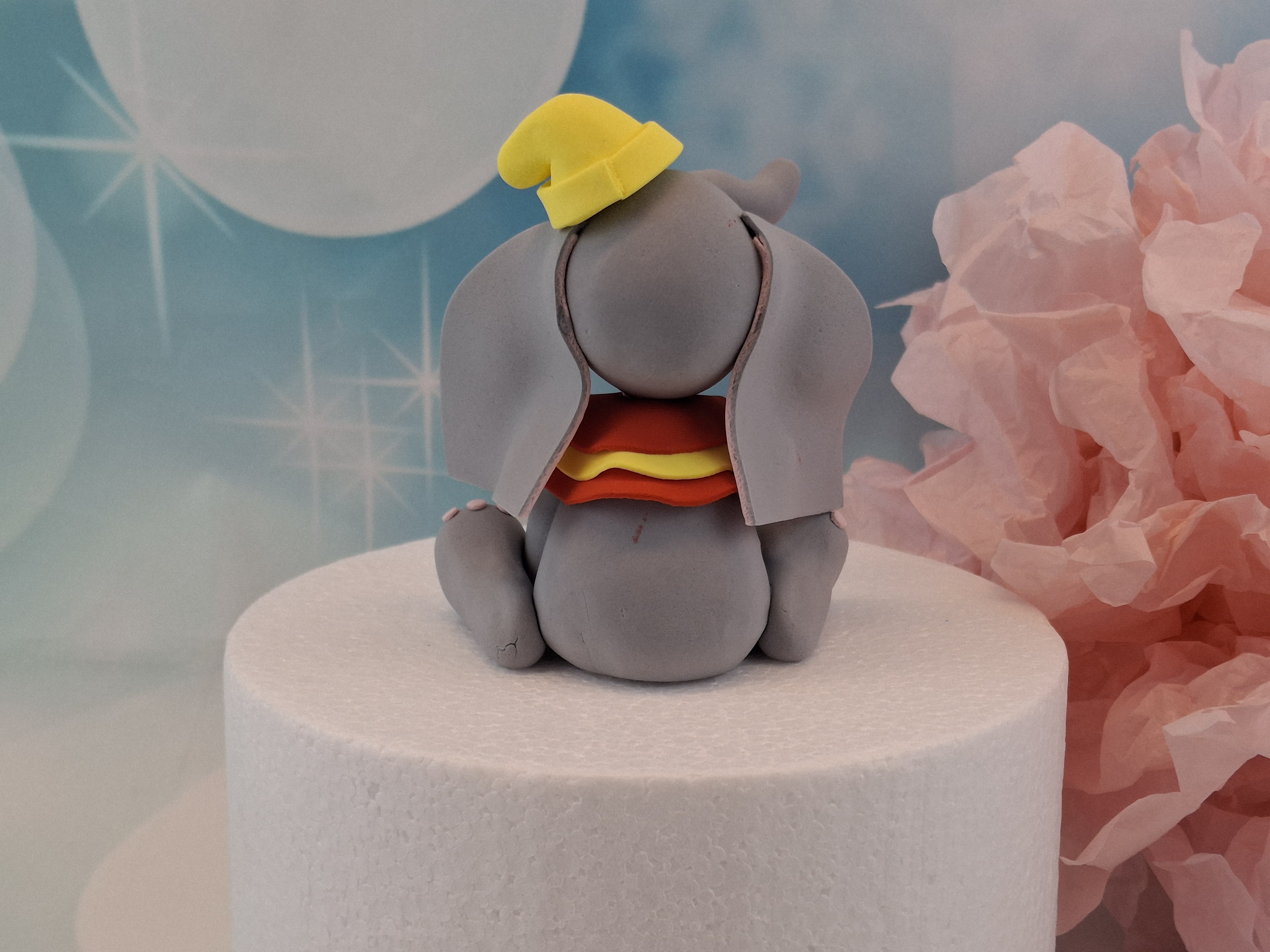 Dumbo Zirkuselefant mit gelber Mütze 