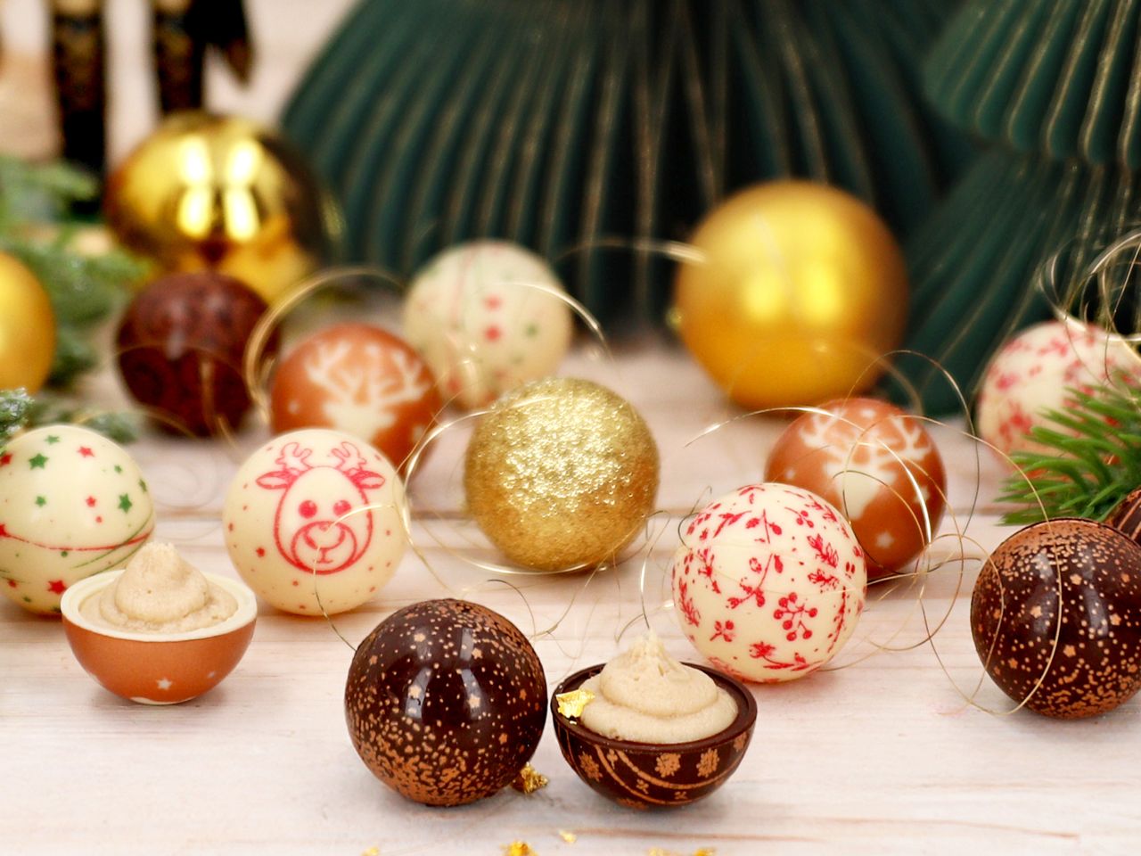 Pralinen-Halbschalen Weihnachten Zartbitter – 40 Stück, Ø 27 mm Hohlkörper