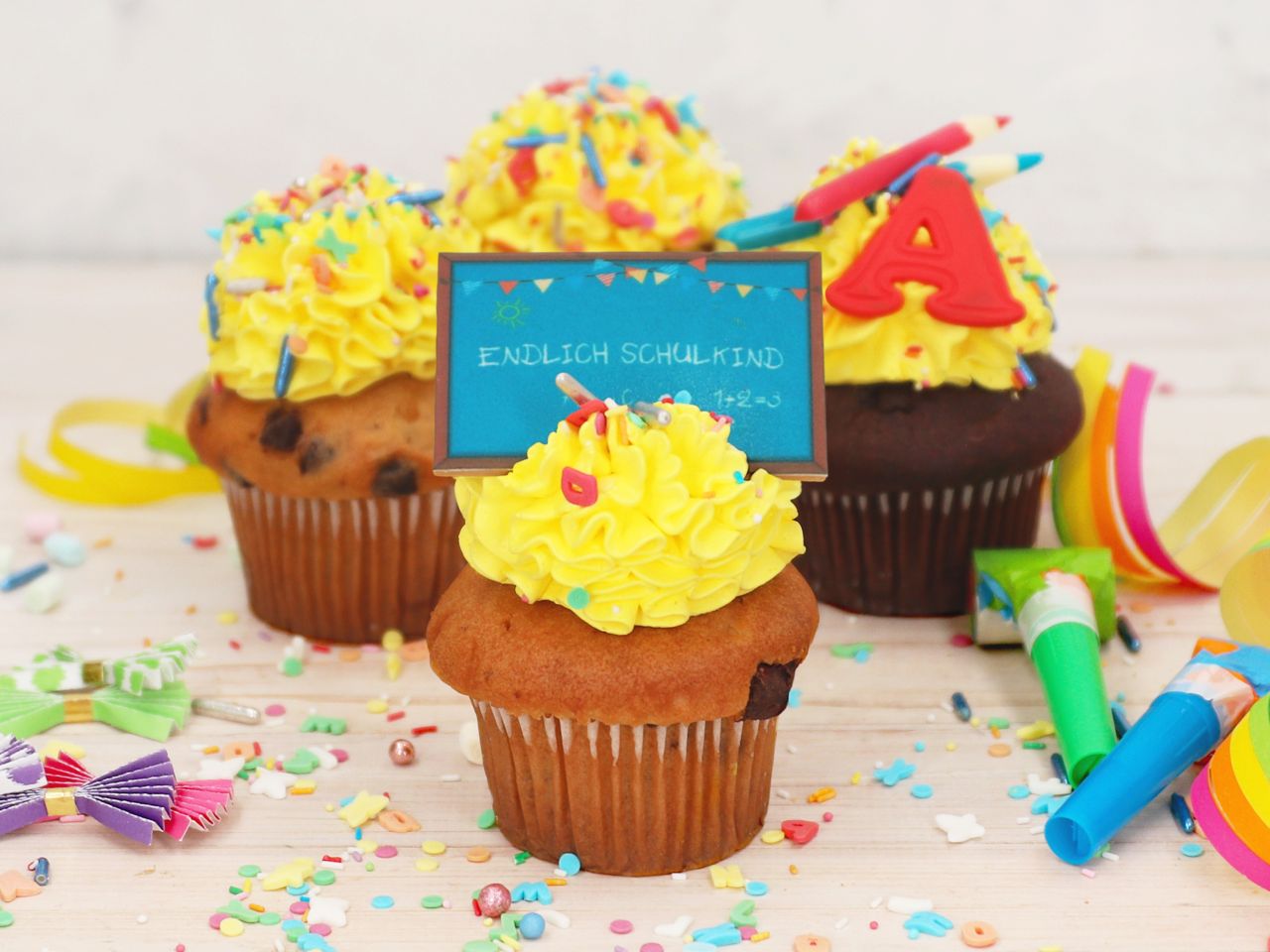Zuckerdekor Einschulung-Set „Endlich Schulkind“ – essbare Tortendeko mit Tafel, Buchstaben, Zahlen & bunten Stiften