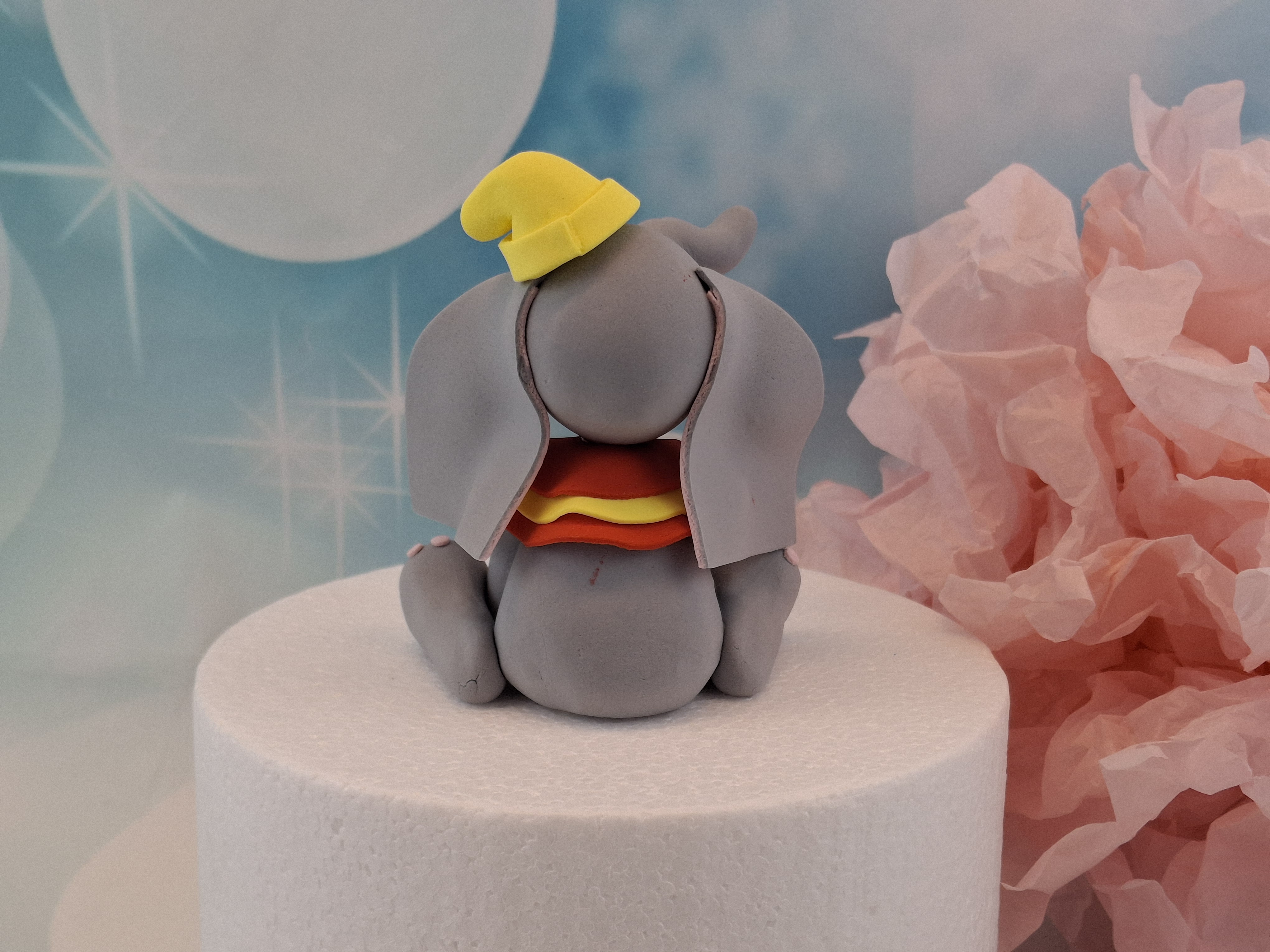 Dumbo Zirkuselefant mit gelber Mütze 