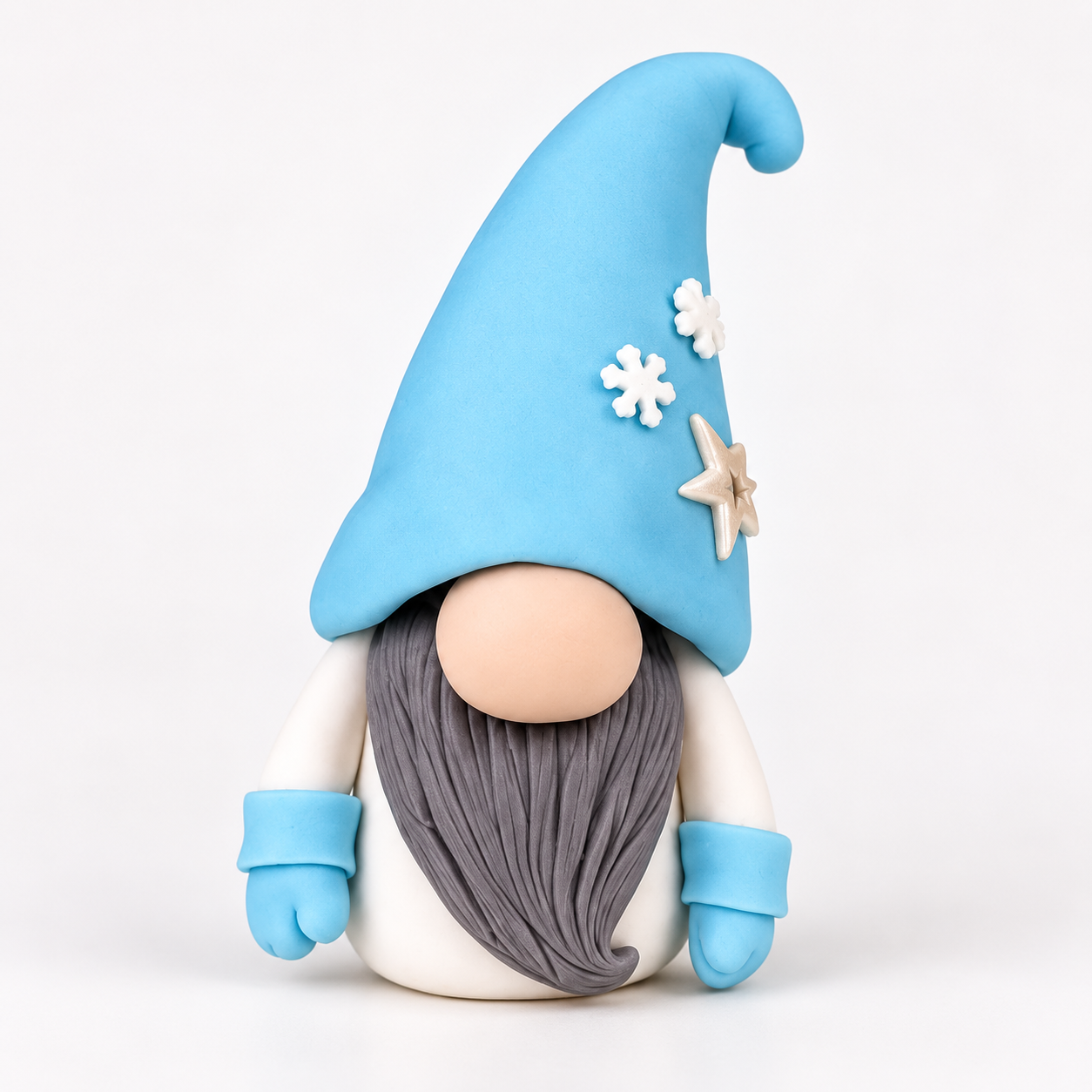Handmodellierter Wichtel – liebevolle Tortendekoration für Winter & Weihnachten