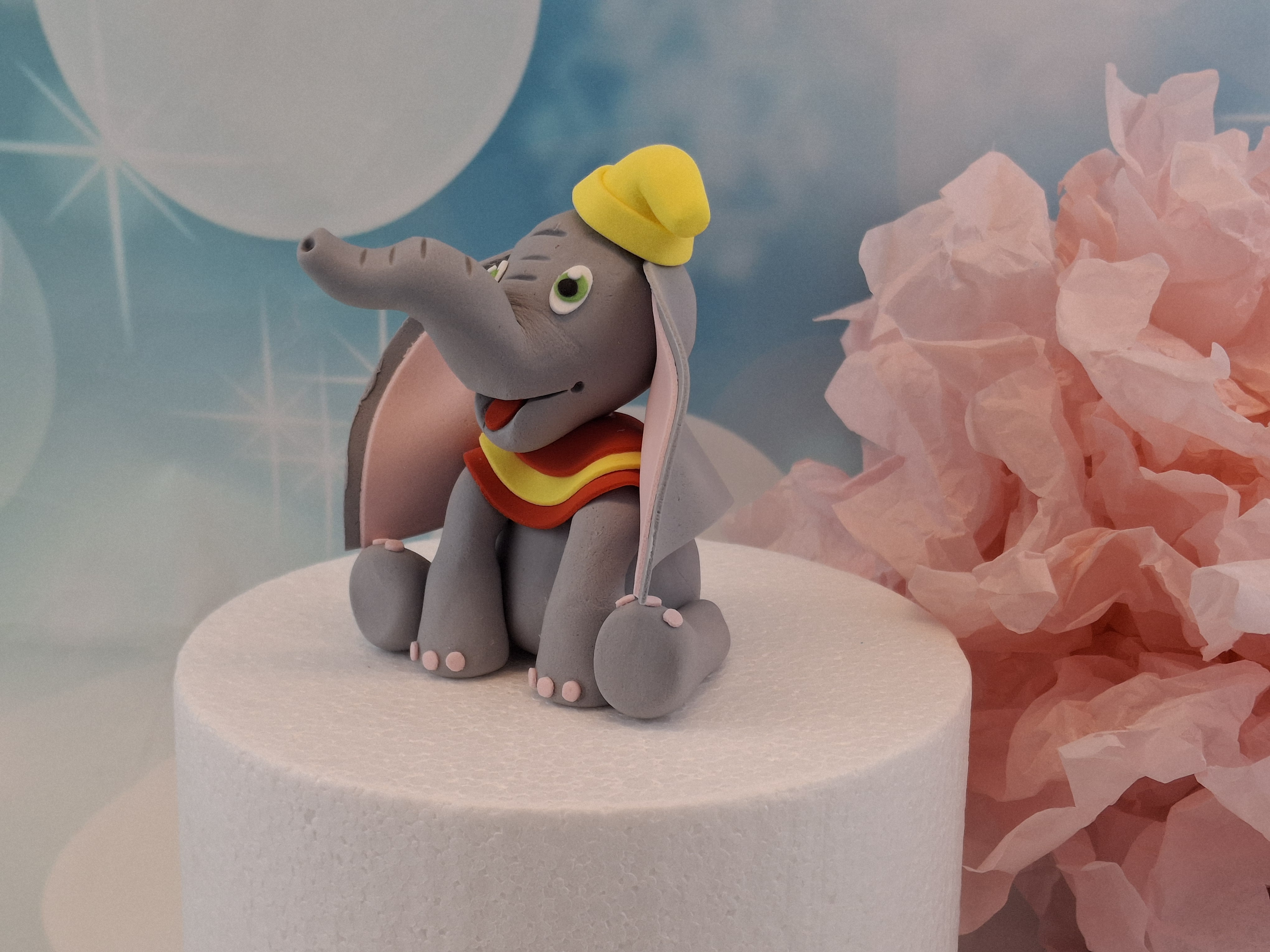 Dumbo Zirkuselefant mit gelber Mütze 