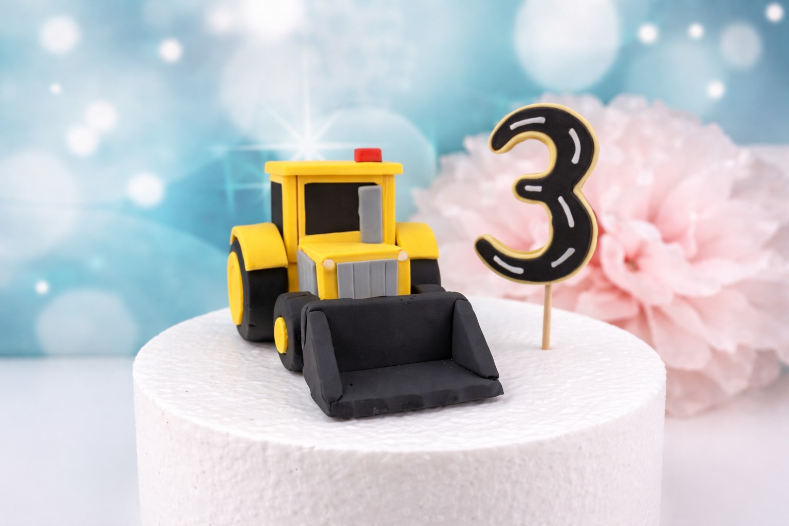 Tortenfigur Bagger (ca. 13 cm) – aus fester Zuckermasse – optional mit Zahlentopper