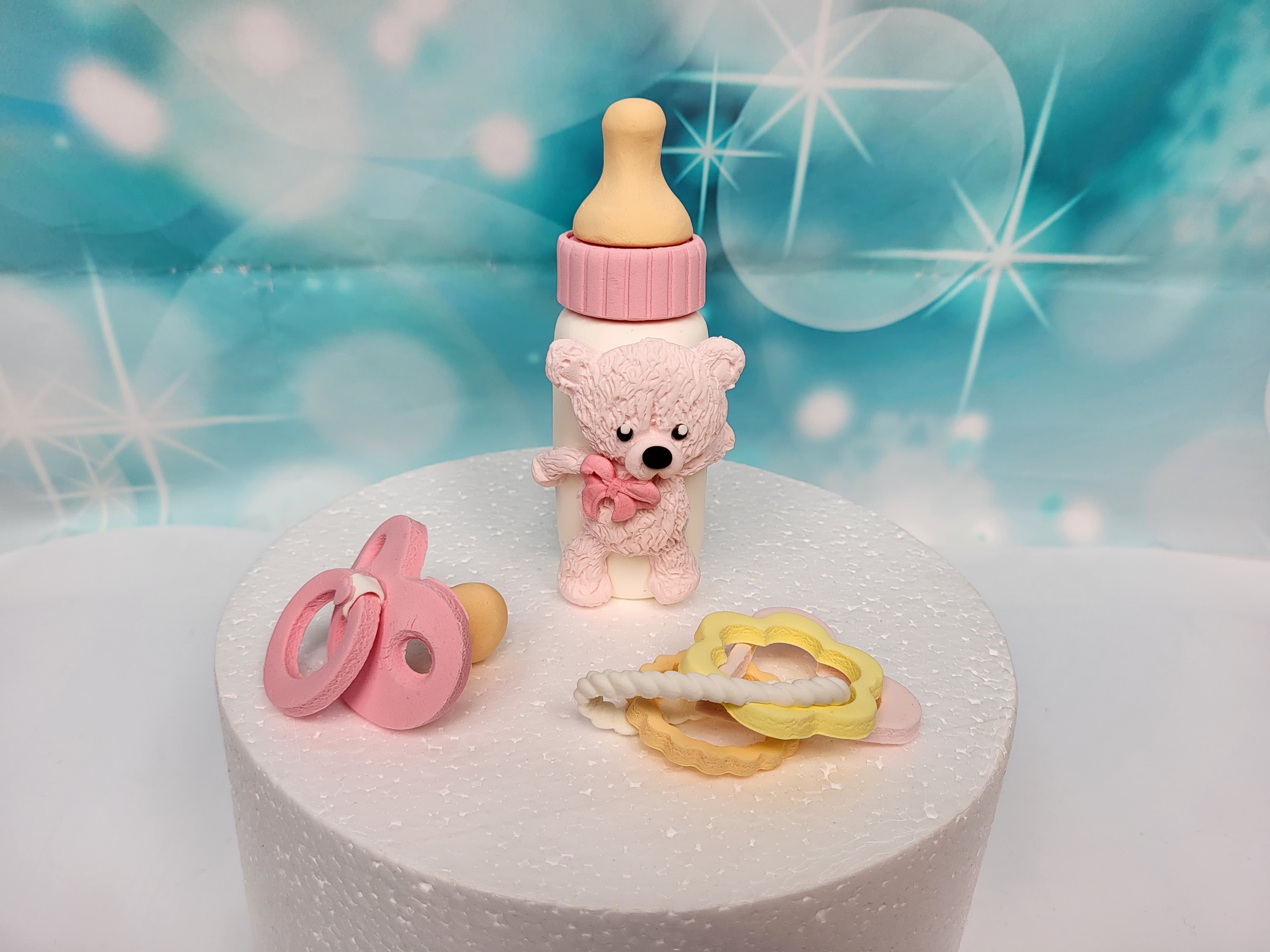 Baby-Deko Set für Torten – Fläschchen, Schnuller & Spielzeug aus Zuckermasse 