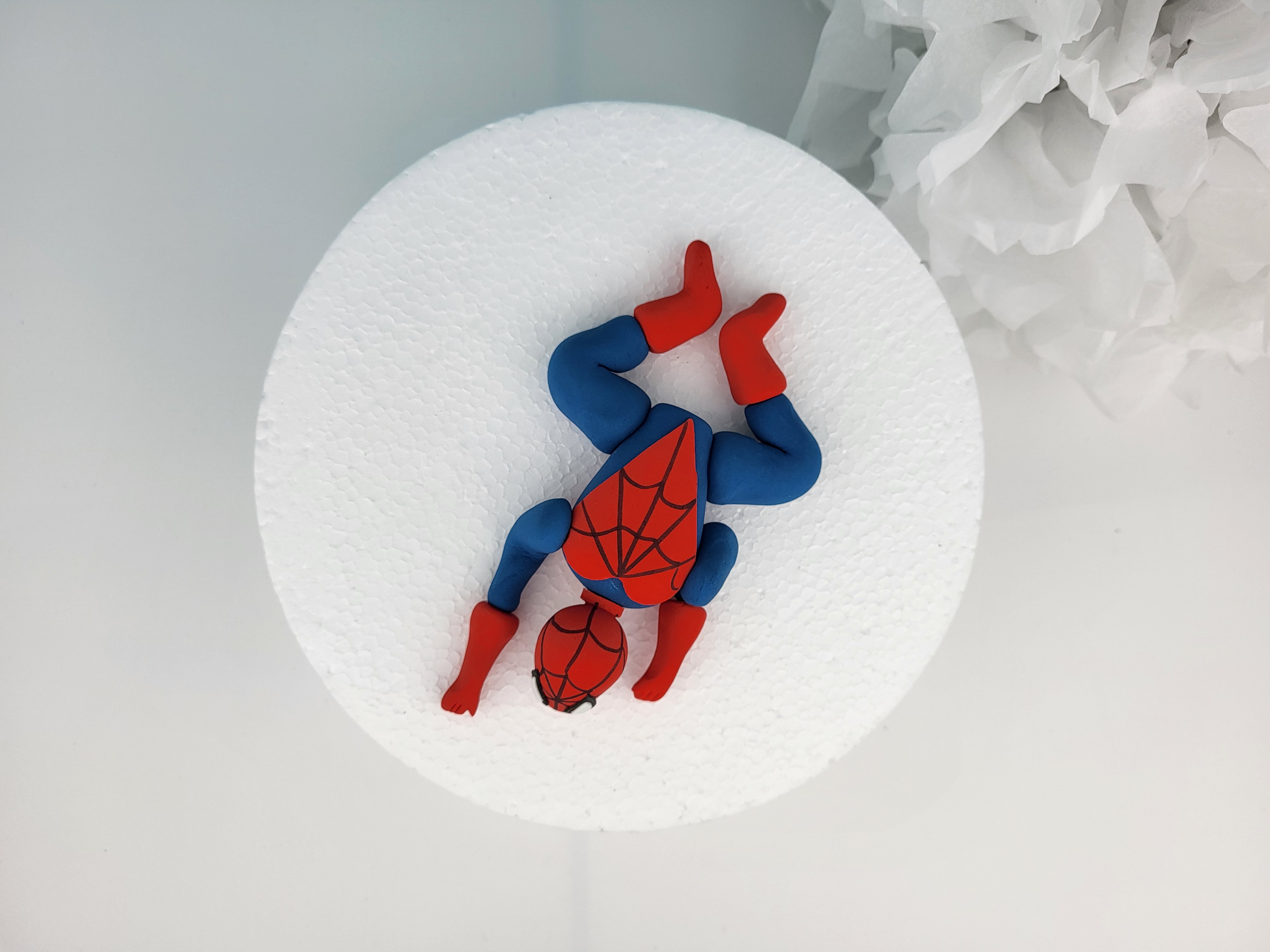 Tortenfigur Spiderman liegend Tortenfigur Spiderman liegend