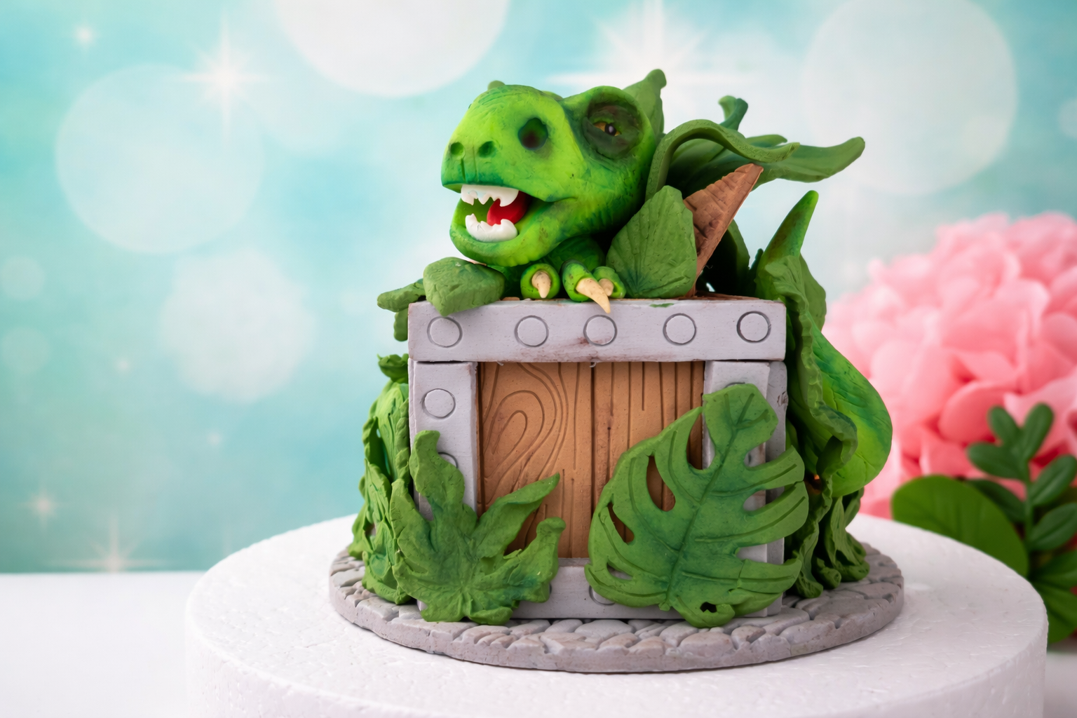 🦖 Tortenfigur XXL Dinosaurier – Handgefertigte Tortendekoration für Kindergeburtstag & Motto-Party