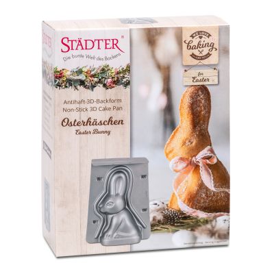 Osterhase 3D Backform aus Metall beim Einfüllen von Rührteig vor dem Backen zu Ostern