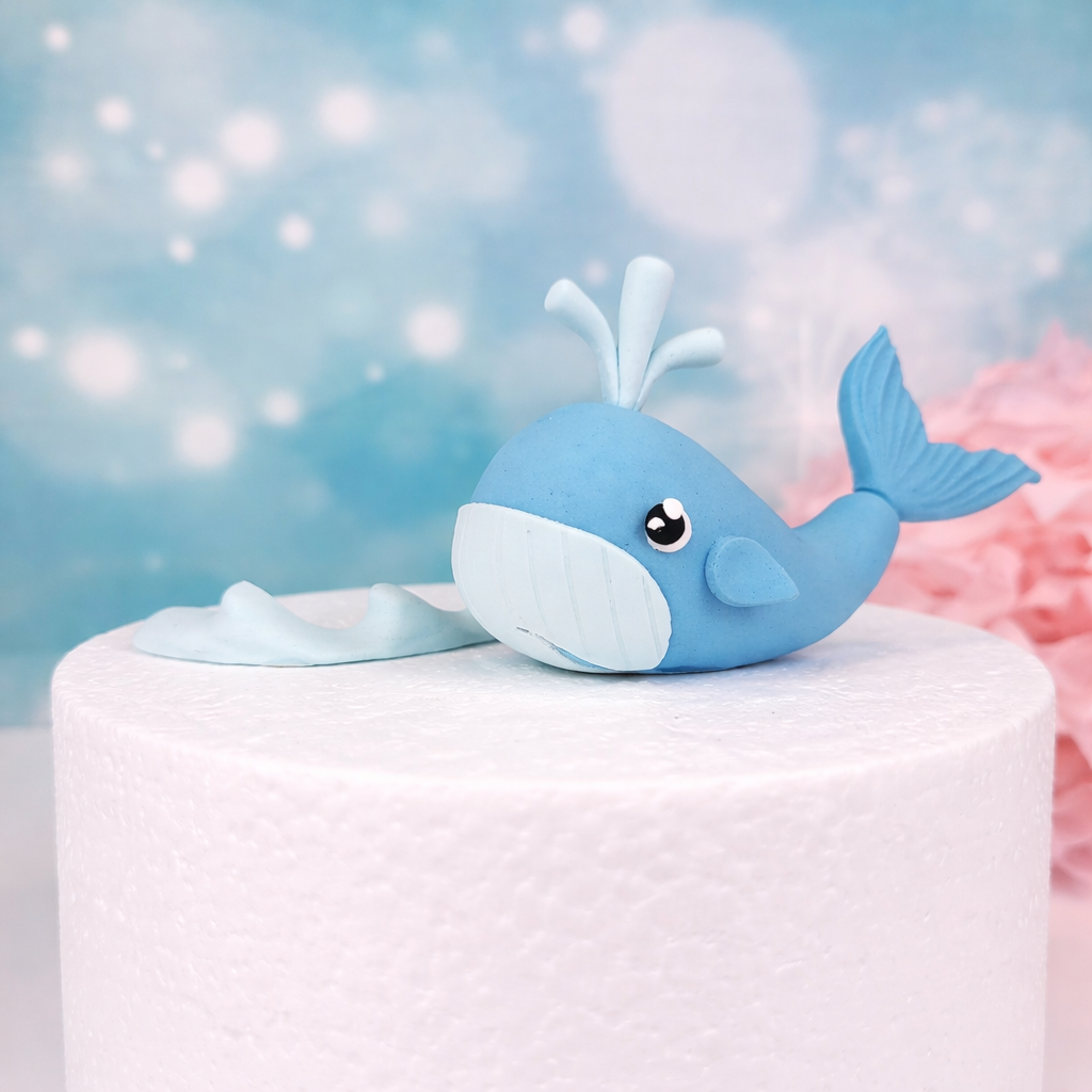 Tortenfigur Zuckerfigur Blauer Wal – Handmodelliert mit Welle