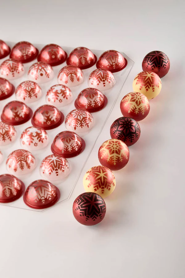 Schokoladen Transferform (Halbkugel) mit weihnachtlichem rotem Schneeflockenmuster!