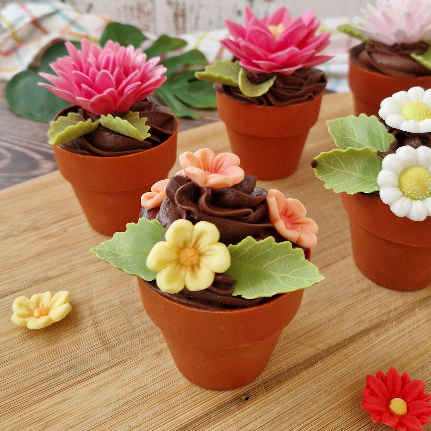 🪴 Essbare Blumentöpfe aus Schokolade – Cupcake & Cake Deko (VE 14 Stück)