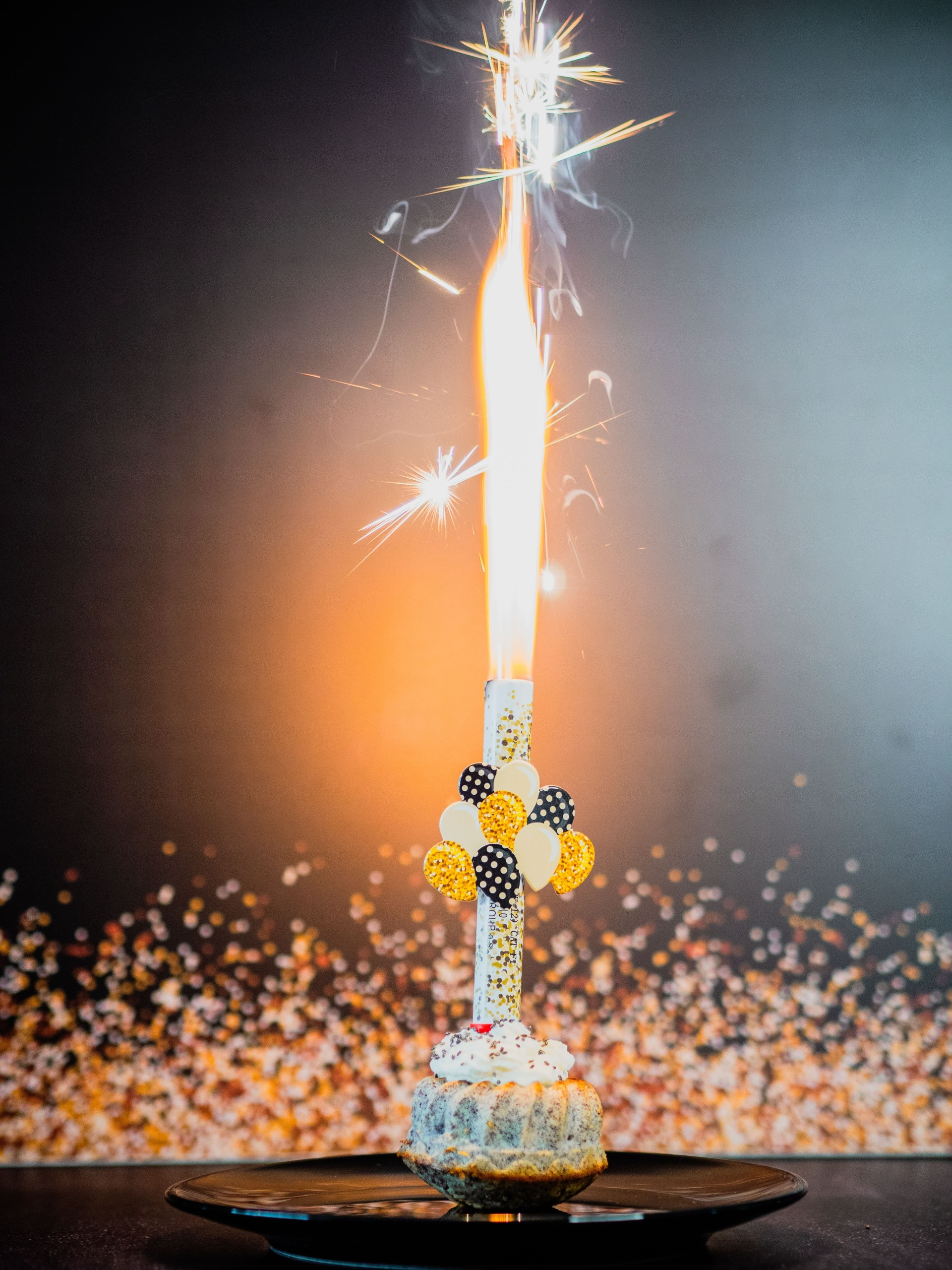 Party Fontäne Gold-Schwarz 45 Sekunden – Tortenfontäne für Geburtstag & Feier