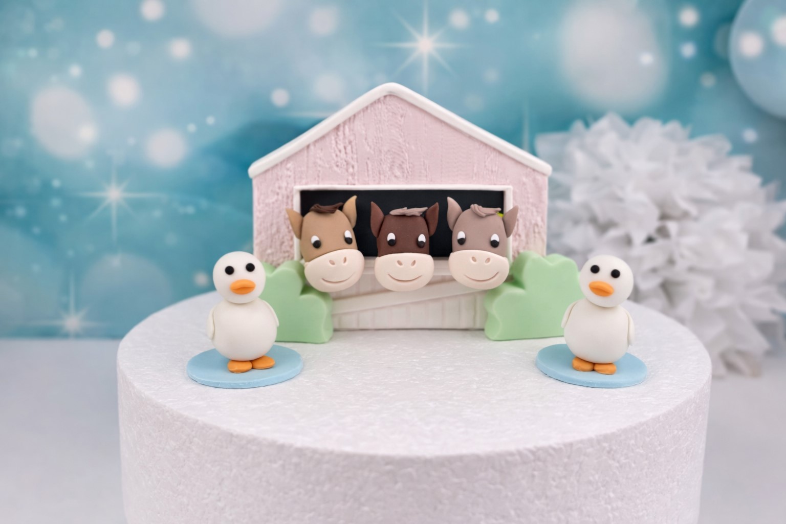 Tortendekoration Pferde mit Enten handmodelliert aus Fondant – liebevoller Tortentopper für Kindergeburtstag & Pferdetorte