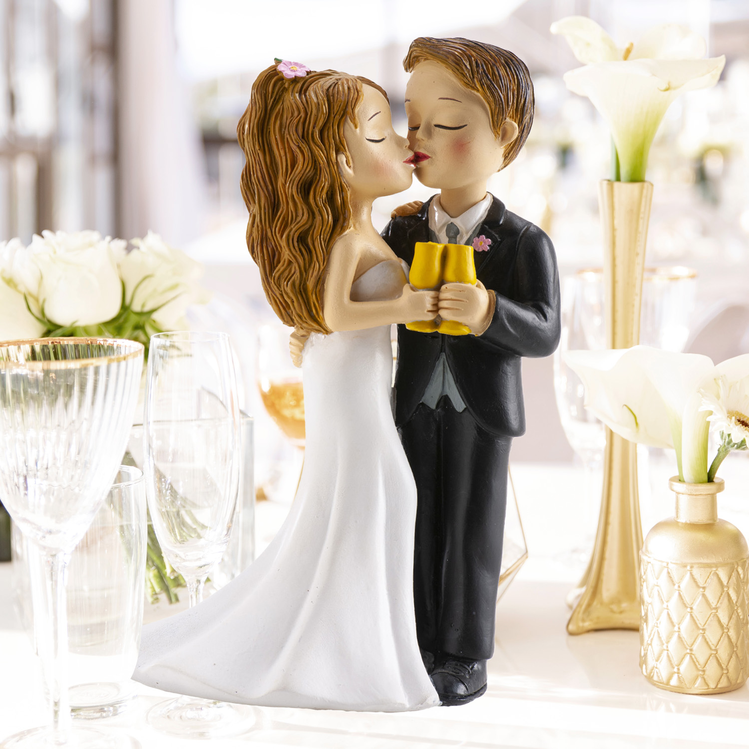 Hochzeitsfigur Brautpaar mit Sektgläsern & Kuss – 16 cm – Tortenfigur