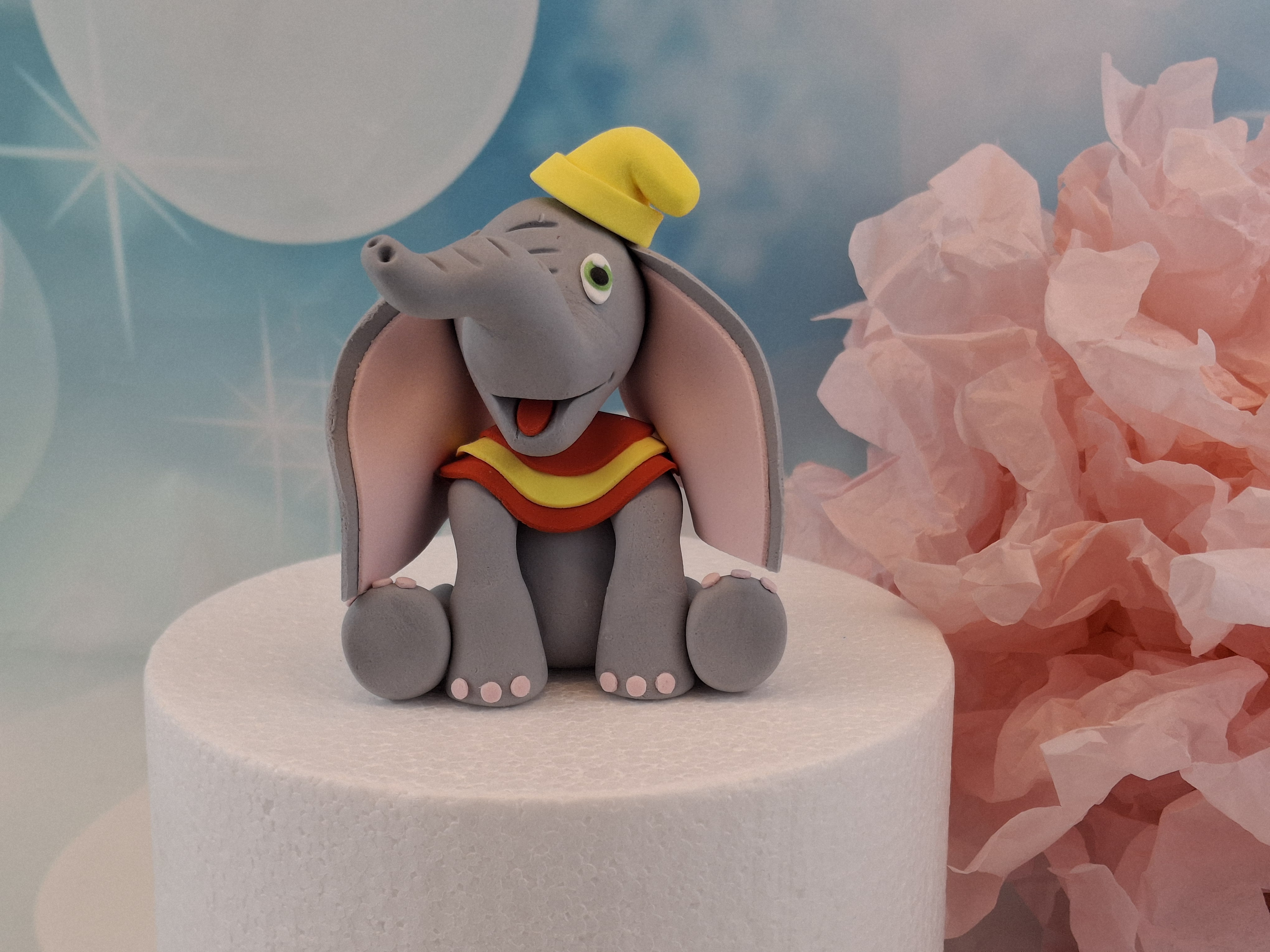 Dumbo Zirkuselefant mit gelber Mütze 